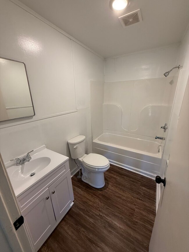 Photo - 220 Thomas St