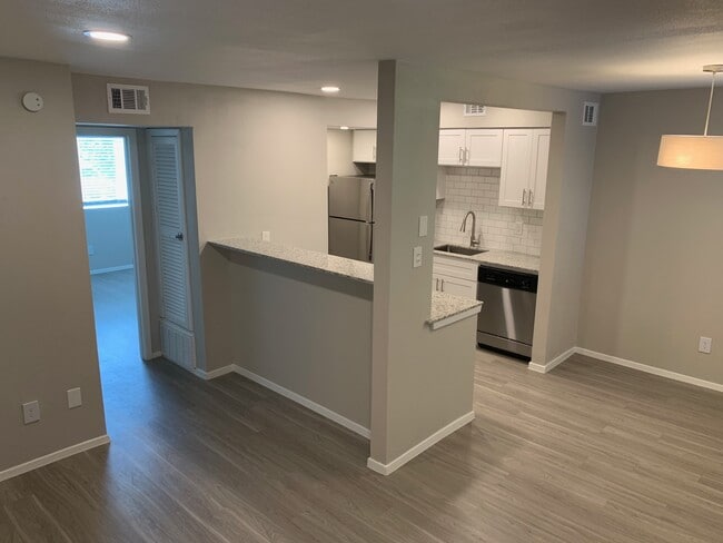 Building Photo - Manor Flats Rental