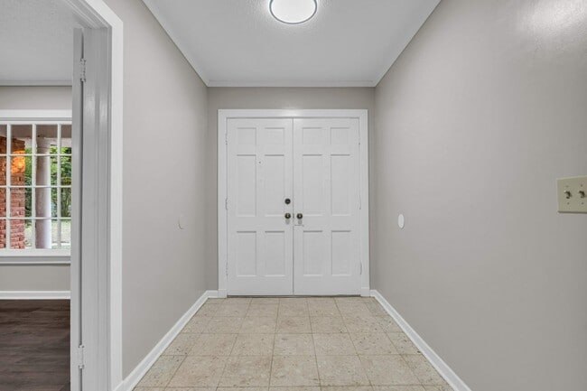 Photo - 706 Park Cir