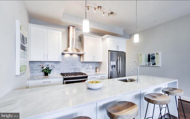 Photo - 726 Girard St NW Unit 2