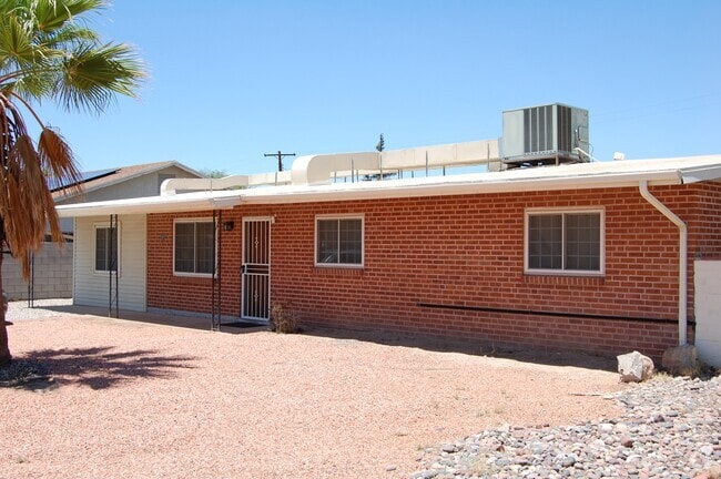Building Photo - 5843 E 19th St Rental