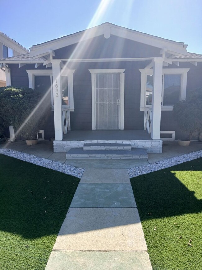 Charming Front House in Harbor City! - Charming Front House in Harbor City!