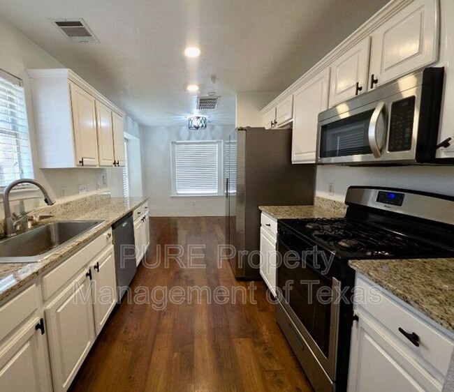 Photo - 1424 Roxanne's Run