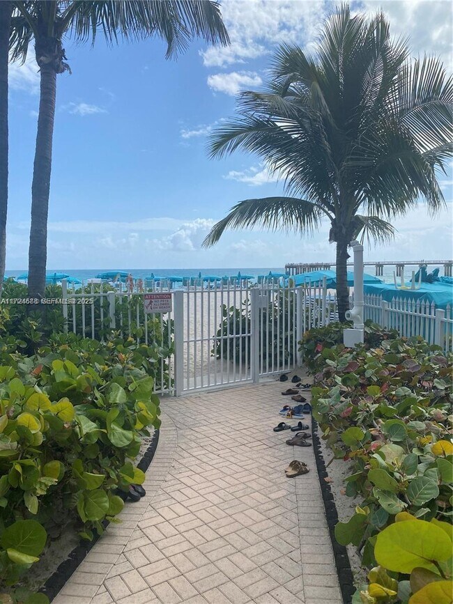 Building Photo - 16711 Collins Ave Unit BC-7