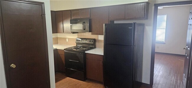 Photo - 632 Whitham Ave Unidad 4