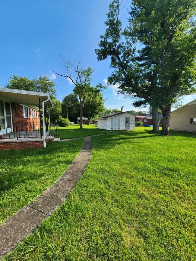 Photo - 3-Bedroom Home in Sparta with Hardwood Floors, Carport & Covered Porches