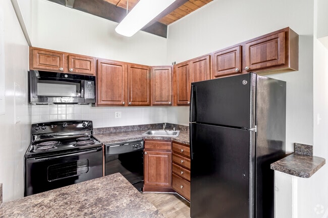 1 BR, 1 BA - 650 SF