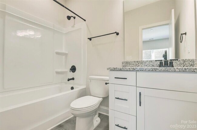 Photo - 39 Hawthorne St SW