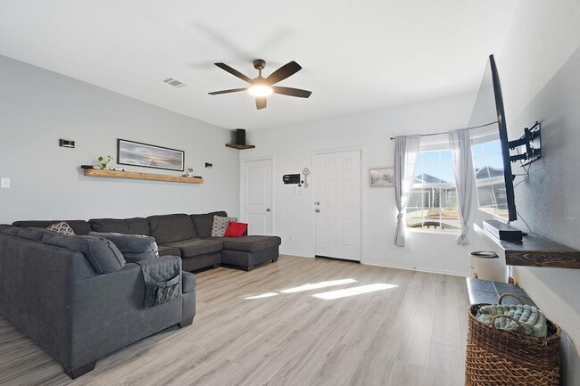 Photo - 1106 Cattail Ln