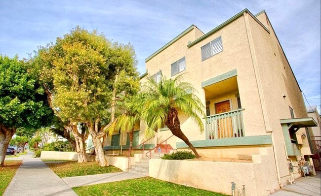 Building Photo - Amazing West LA Location - 2 bd / 2.5 ba T...