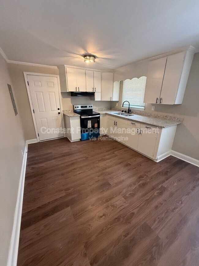 Photo - 1164 Newberg Ave