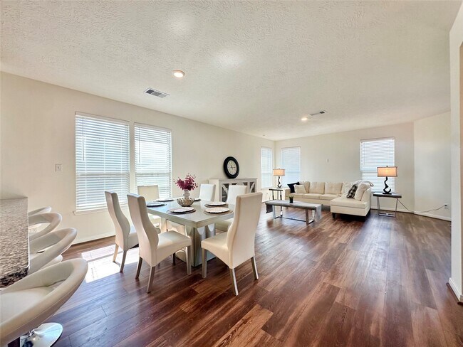 Photo - 2034 Domeniko Dr