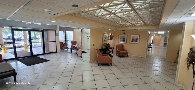 Building Photo - 1300 St Charles Pl Unit L19