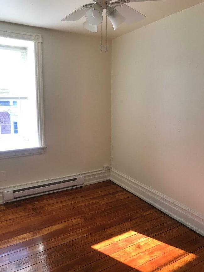 Photo - 139 N 10th St Unit Apt 3