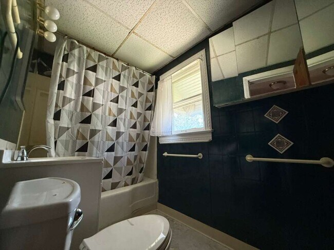 Photo - 3 BED 1 BATH SINGLE FAMILY HOME