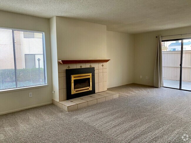 Building Photo - 2434 N Main St Unit 2434 N Main St #C Rental