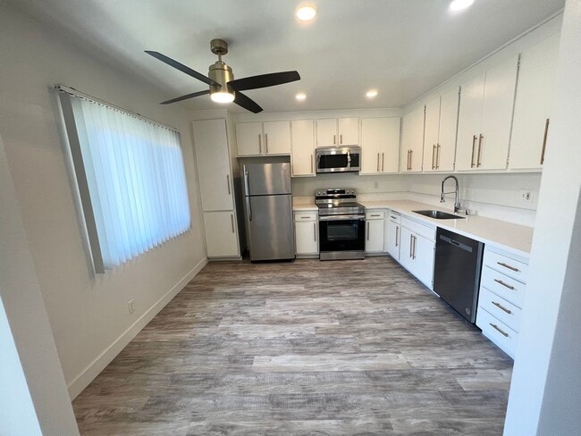 Photo - 3359 Mentone Ave Unidad 6