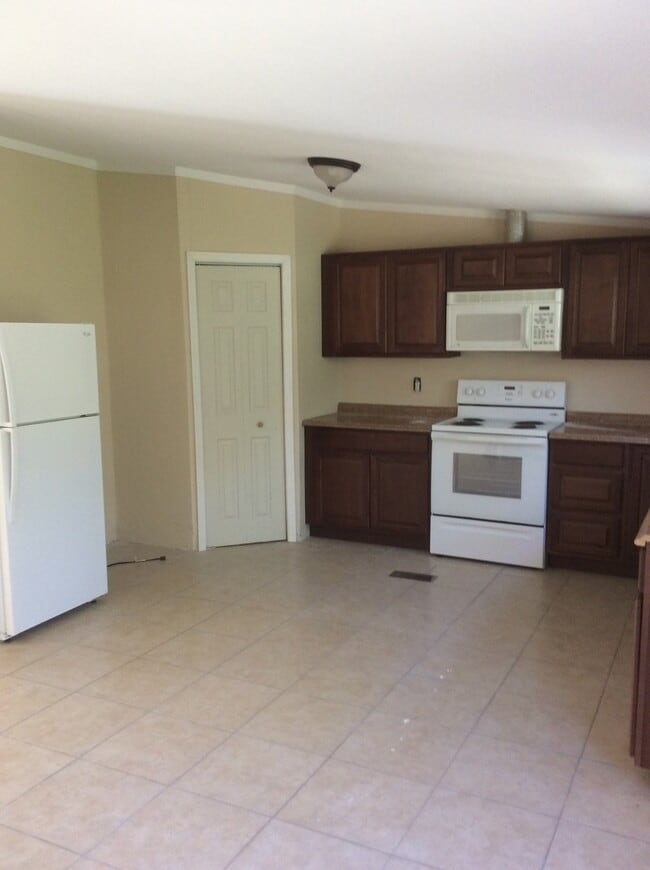 Photo - Large 4 Bedroom 2 bath DWMH