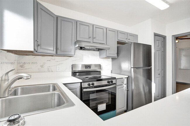 Photo - 249 SW 4th St Unit 2