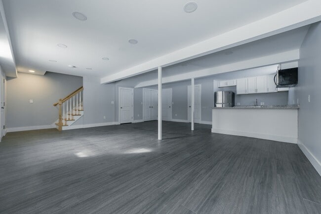 Building Photo - Maplewood Rental