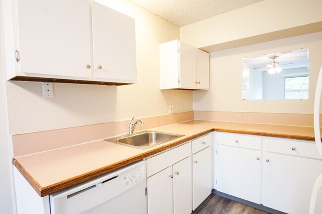 Photo - Great Garden Level 1Bdr Near OHSU with Private Patio! Unit 105