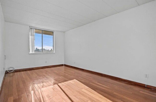 Photo - 4 Birchwood Ct