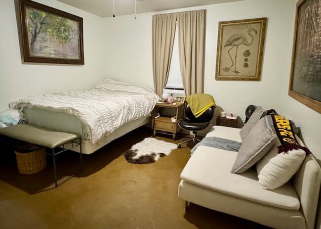 Photo - One Bedroom Studio Utilities included