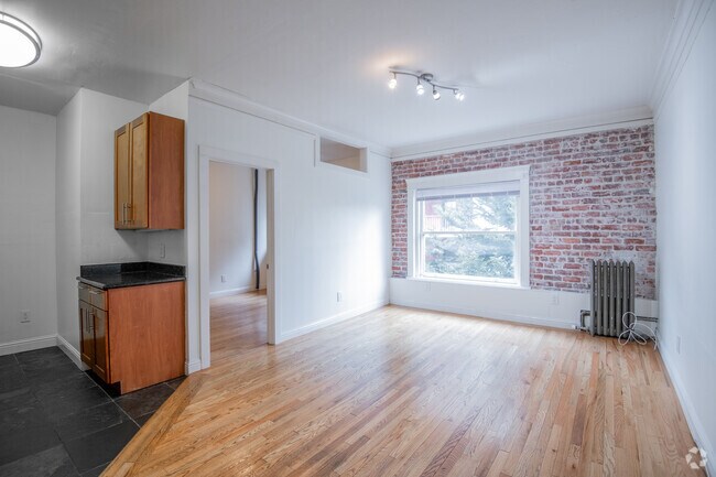 1 BR, 1 BA - Raymond Apartments