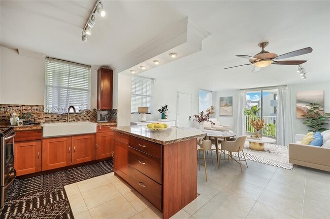 Building Photo - 1801 S Treasure Dr Unit 421