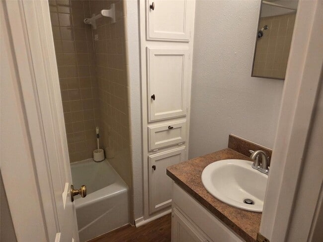 Photo - 8111 Baywood Dr Unidad A