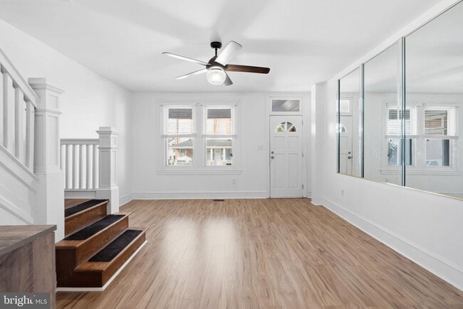 Photo - 211 E Poplar St