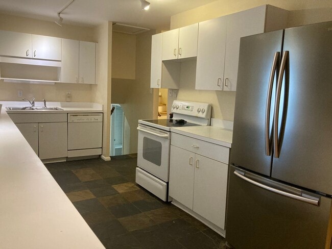 Photo - Huge 5BR, large yard, fireplace, big rooms! (Bellaire)