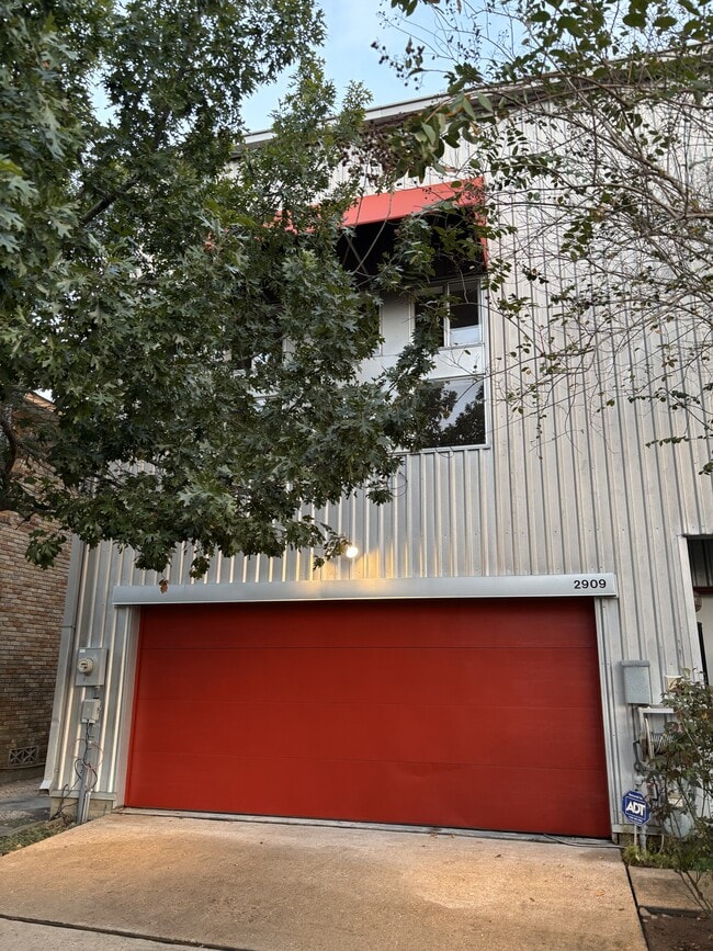 Photo - 2909 Albany St