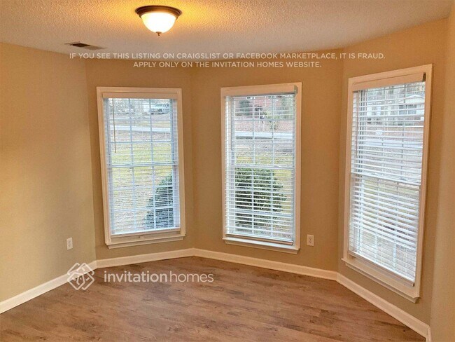 Photo - 330 Hilltop Circle Extension SW