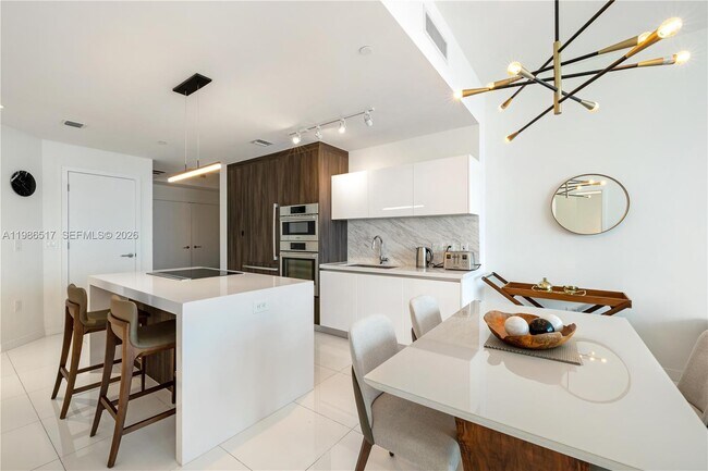 Photo - 851 NE 1st Ave Unidad 4206