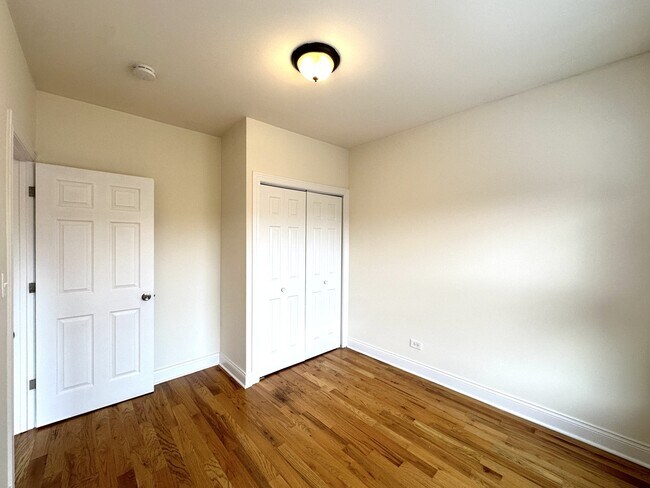 Photo - 736 W Cornelia Ave Unit 3E
