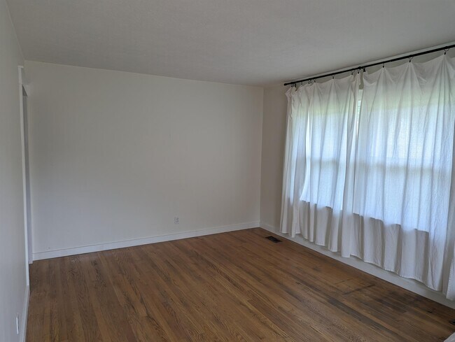 Photo - 2121 Price Ave