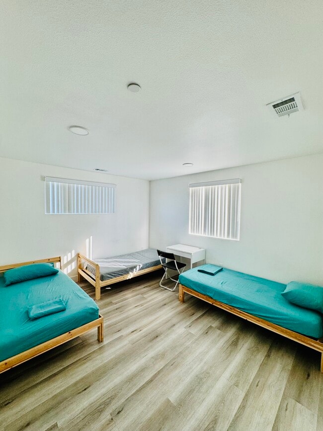 Photo - 215 E 29th St