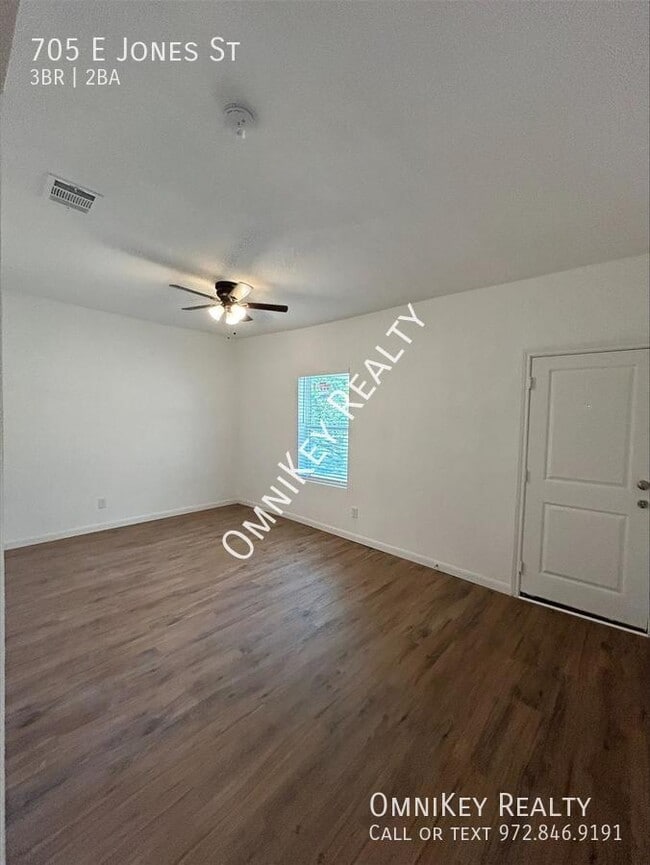 Photo - 705 E Jones St