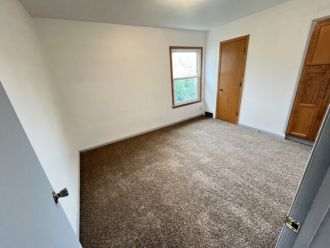 Photo - 412-412 N Lake St