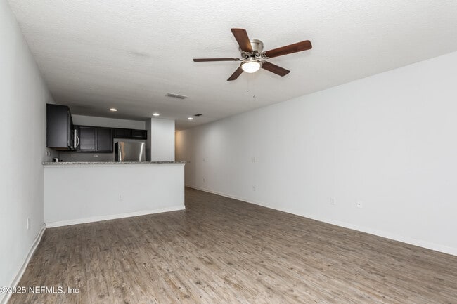 Photo - 530 Eiseman Wy