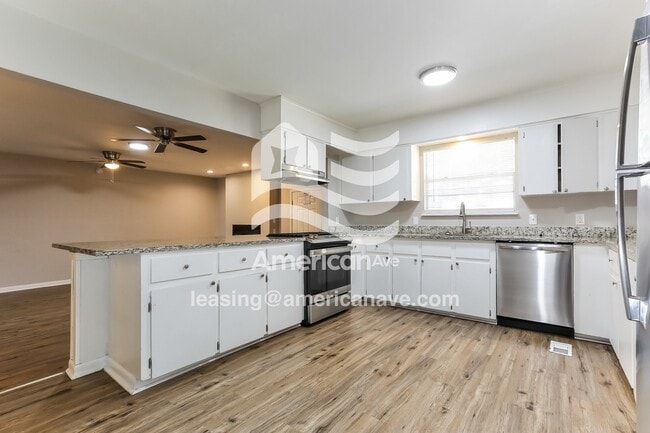 Photo - 2515 Montreal Dr