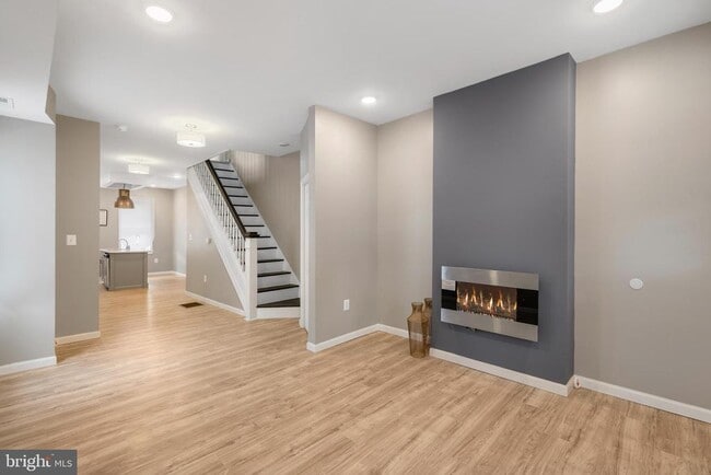 Photo - 945 Ashburton St