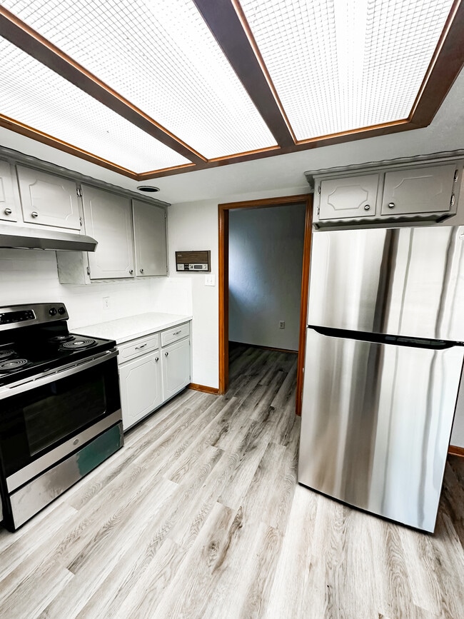 Photo - 6910 SW Forest Ave