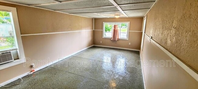 7318 Hayward Ave