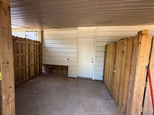 Photo - 628 State Line Rd