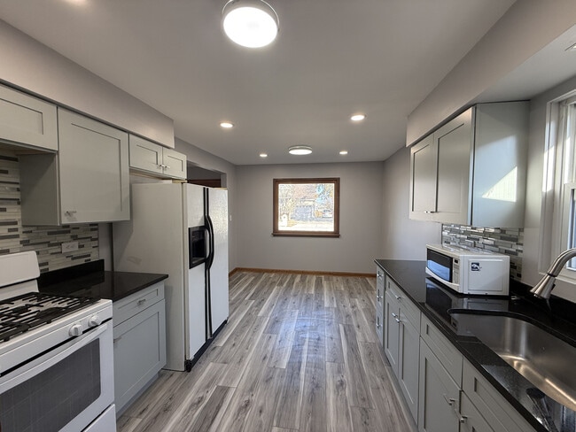 Photo - 7504 Latrobe Ave