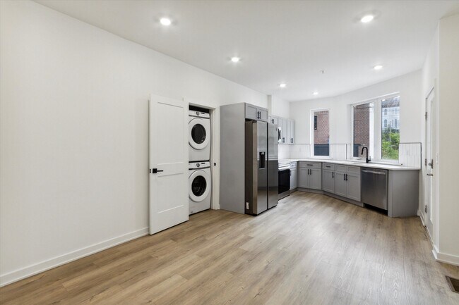 Building Photo - 1533 N Sydenham St Unit A