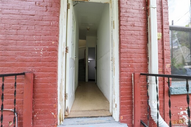 Building Photo - 141 St James St Unit 4c