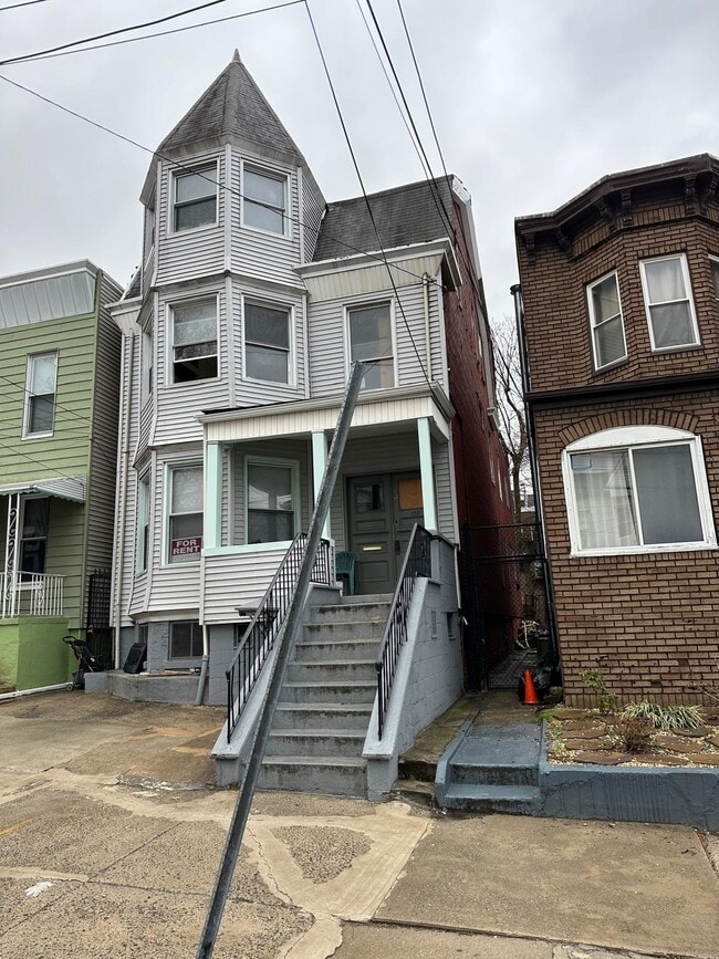 Building Photo - 129 Highland Ave Unit 2